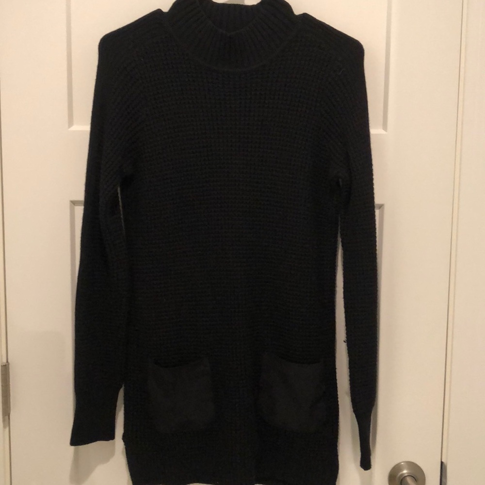 Banana republic sweater tunic with suede pockets